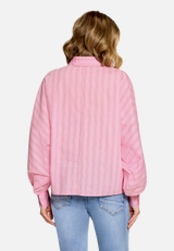 Oversize-Bluse mit Streifen / Modellfoto Rückseite
