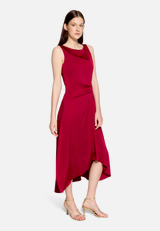 Cocktailkleid mit Raffung / Modellfoto Vorderseite (Outfit)