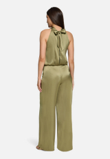 Jumpsuit mit Taschen / Modellfoto Rückseite