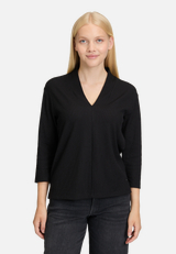 Casual-Shirt mit V-Ausschnitt / Modellfoto Vorderseite