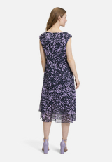 Midikleid mit Stufen / Modellfoto Rückseite