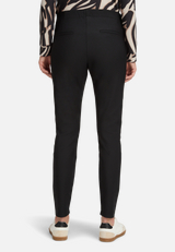 Leggings schmal geschnitten / Modellfoto Rückseite