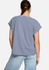 Shirt  gestreift mit V-Ausschnitt  / Modellfoto Rückseite