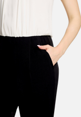 Jumpsuit mit Cut-Outs / Detailbild