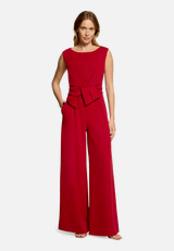Jumpsuit mit weitem Bein / Modellfoto Vorderseite (Outfit)