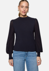 Pullover mit hohem Kragen / Modellfoto Vorderseite