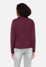 Strickpullover mit Stehkragen / Modellfoto Rückseite