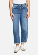 Used Look-Jeans mit Waschung / Modellfoto Vorderseite