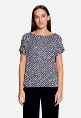 Print-Shirt  mit Gummizug  / Modellfoto Vorderseite