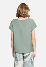 Blusenshirt unifarben / Modellfoto Rückseite