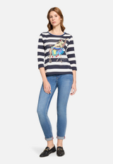 Basic Shirt mit Aufdruck / Modellfoto Vorderseite (Outfit)