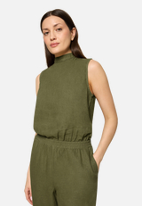 Jumpsuit mit hohem Kragen / Detailbild