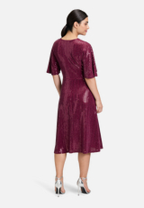 Cocktailkleid im Glitzer-Look / Modellfoto Rückseite