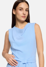 Jumpsuit mit Wasserfallausschnitt / Detailbild