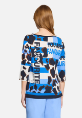 Printshirt mit Seitenschlitzen / Modellfoto Rückseite