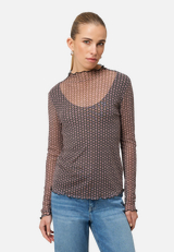 Mesh-Shirt mit grafischem Print / Modellfoto Vorderseite