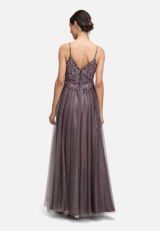 Abendkleid mit Stickerei / Modellfoto Rückseite