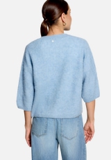 Strickjacke 3/4 Arm mit Knöpfen / Modellfoto Rückseite