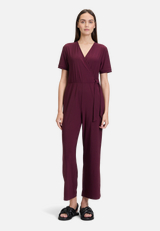 Jumpsuit mit Bindegürtel / Modellfoto Vorderseite