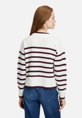 Strickpullover mit Streifen / Modellfoto Rückseite