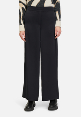 Schlupfhose mit weitem Bein / Modellfoto Vorderseite