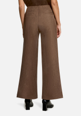 Casual-Hose mit weitem Bein / Modellfoto Rückseite