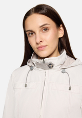 Sommerjacke mit abnehmbarer Kapuze / Detailbild