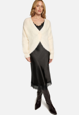 Satintop mit Spitze / Modellfoto Vorderseite (Outfit)