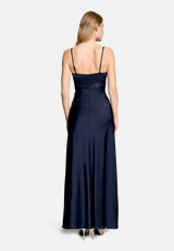Abendkleid schmal geschnitten / Modellfoto Rückseite