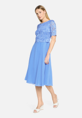 Cocktailkleid mit Spitze / Modellfoto Vorderseite (Outfit)