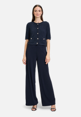 Schlupfhose mit weitem Bein / Modellfoto Vorderseite (Outfit)