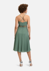 Cocktailkleid mit Wasserfallausschnitt / Modellfoto Rückseite