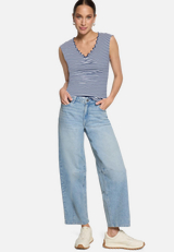 Top  gestreift mit Raffung  / Modellfoto Vorderseite (Outfit)