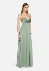 Abendkleid mit Wasserfallausschnitt / Modellfoto Vorderseite (Outfit)