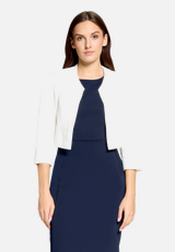 Bolero-Jacke figurbetont / Modellfoto Vorderseite