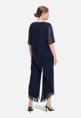 Jumpsuit mit Stufen / Modellfoto Rückseite