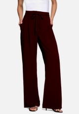 Elegante Stoffhose  mit Bindegürtel / Modellfoto Vorderseite