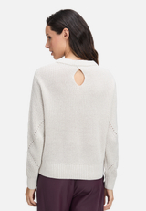 Strickpullover mit Lurexfaden / Modellfoto Rückseite
