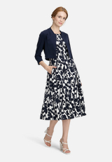 Bolero-Jacke figurbetont / Modellfoto Vorderseite (Outfit)