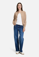 Strick-Cardigan mit Reißverschluss / Modellfoto Vorderseite (Outfit)