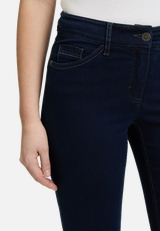 Basic-Jeans mit aufgesetzten Taschen / Detailbild