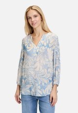 Casual-Bluse mit Gummizug / Modellfoto Vorderseite