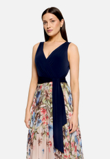Abendkleid mit Plissee / Detailbild