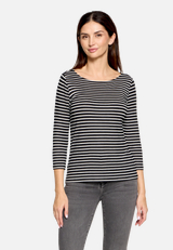 Basic Shirt mit Ringel / Modellfoto Vorderseite