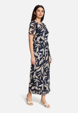 Jumpsuit mit Plissee / Modellfoto Vorderseite (Outfit)