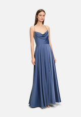 Abendkleid mit Wasserfallausschnitt / Modellfoto Vorderseite