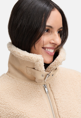 Plüschjacke mit Eingrifftaschen / Detailbild