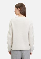 Strickpullover mit Schmuckkanten / Modellfoto Rückseite