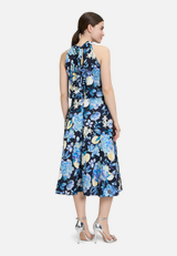 Cocktailkleid mit Stehkragen / Modellfoto Rückseite