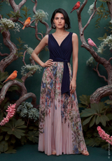 Abendkleid mit Plissee / Imagebild